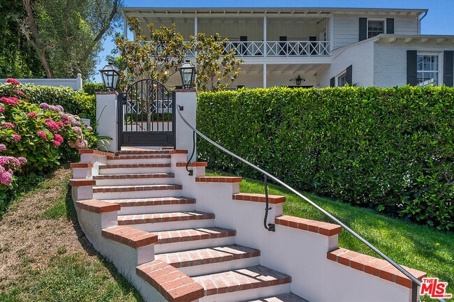 Photo - 10428 Wyton Dr