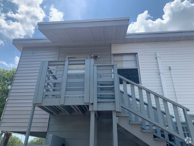 Building Photo - 6375 19th Ave N Unit 6375 19th Ave N Studio Rental