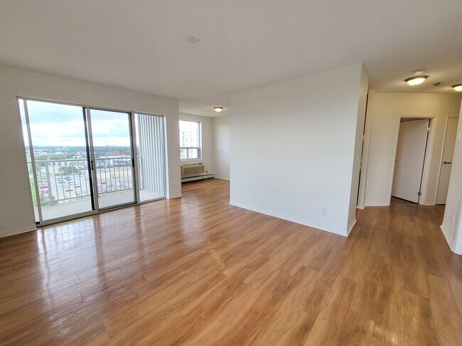 Photo - L'Hermitage West