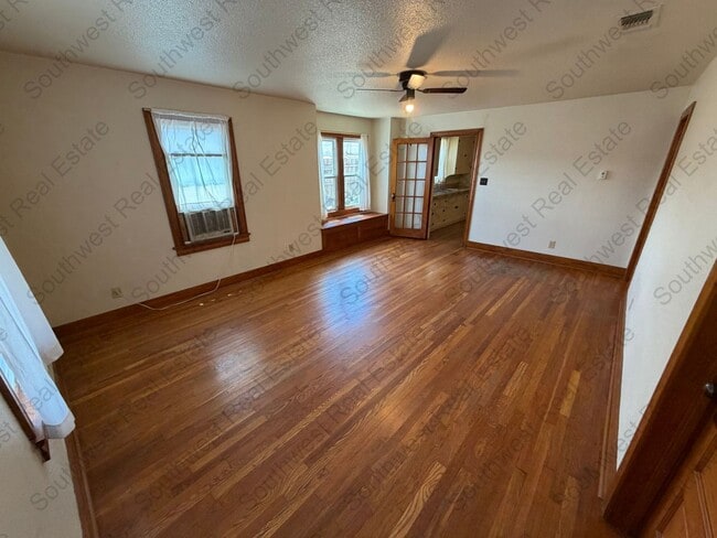 Photo - Spacious 2 bedroom 1 bath with a shop