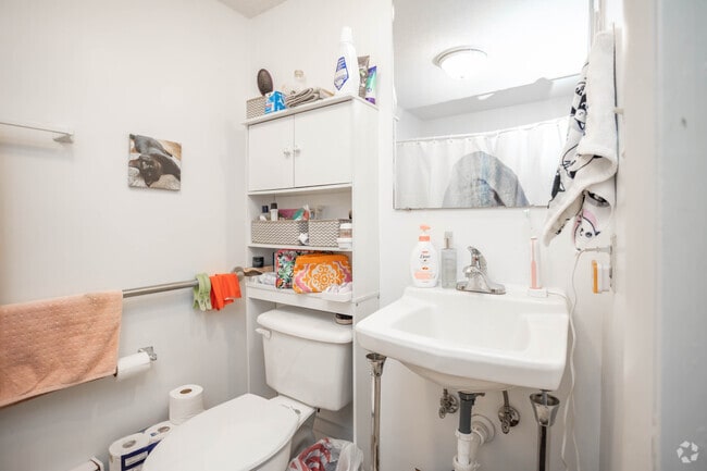1 BR, 1BA - 750SF