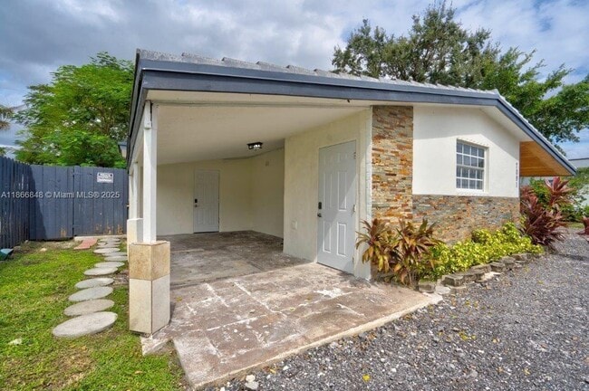Building Photo - 7091 Taft St Rental