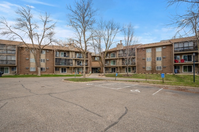 Building Photo - 3850 Plymouth Blvd Rental