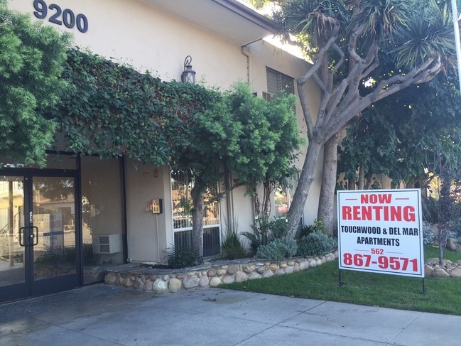 Photo - Touchwood & Del Mar Apartments