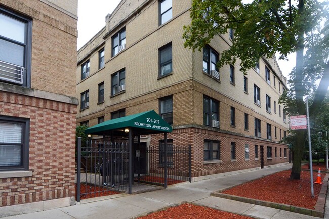 Building Photo - 721 W Brompton Ave Unit K00J
