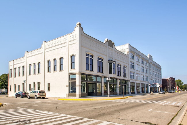 Photo - Lloyd House II