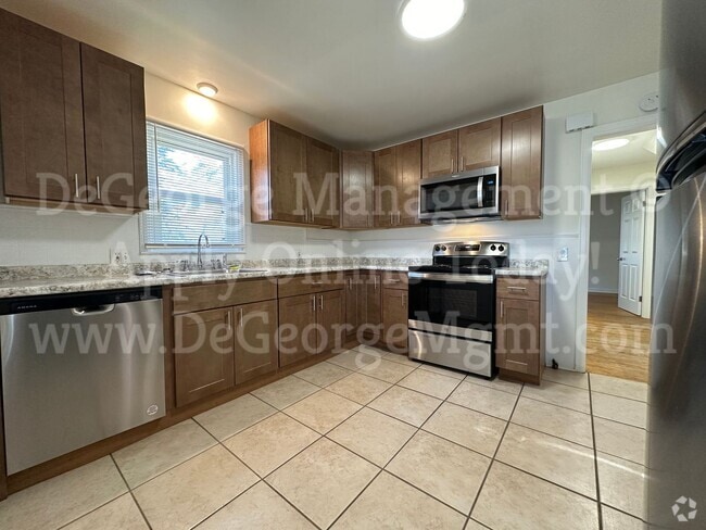 Building Photo - Gorgeous Spacious 4 Bedroom 1.5 Bath Singl... Rental