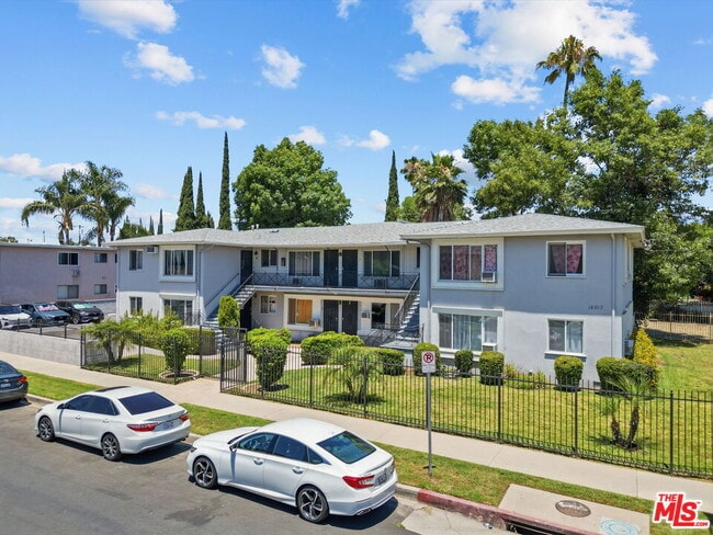 Photo - 14913 Hartland St Unit 6