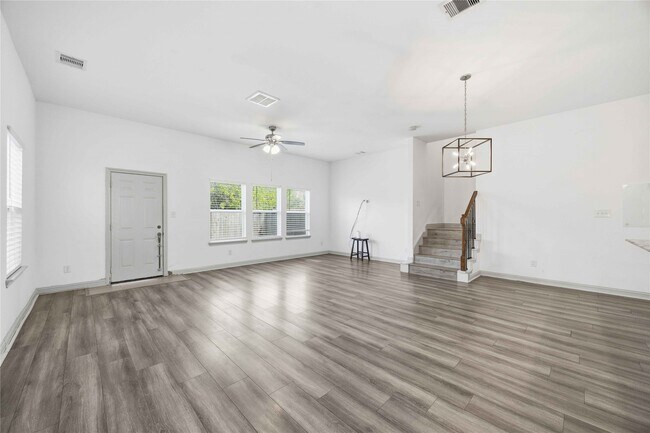 Photo - 4521 Clover St