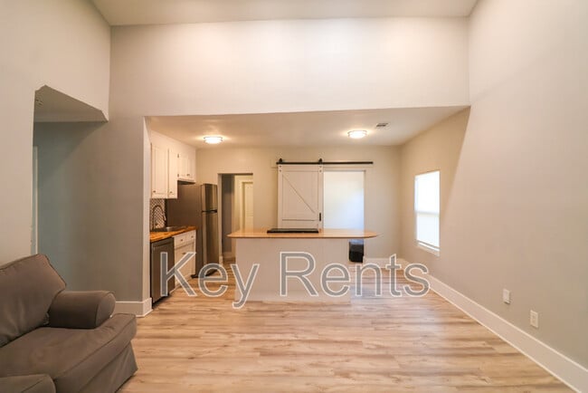 Photo - 206 Brown Rd