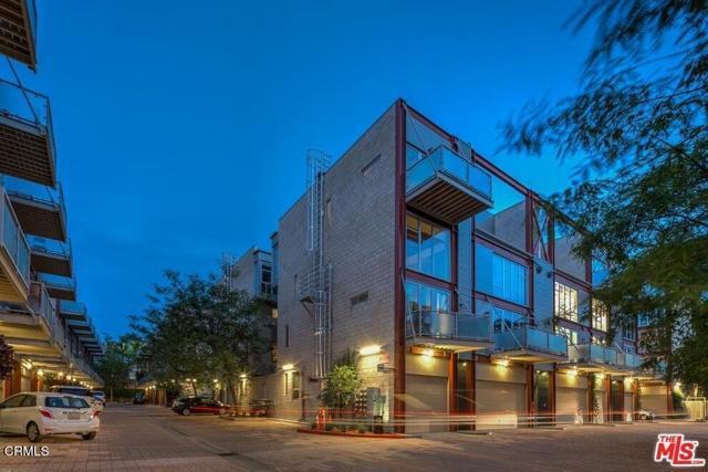 Photo - 3450 Cahuenga Blvd W Townhome