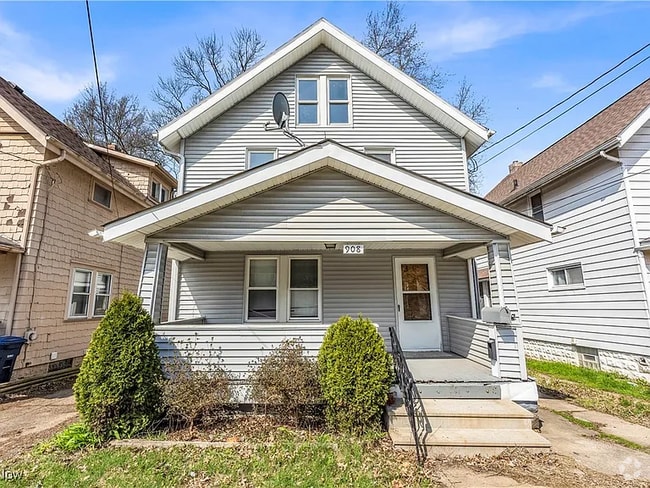 Building Photo - 908 Dayton St Rental