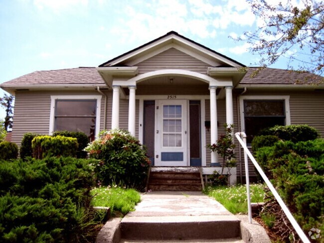 Building Photo - Sunnyland Neighborhood House Close to EVER...