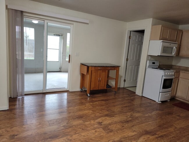 Photo - 326 NE Kingwood Pl Unit Studio
