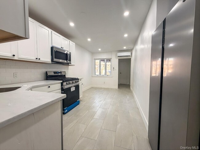 Photo - 1262 E 98th St