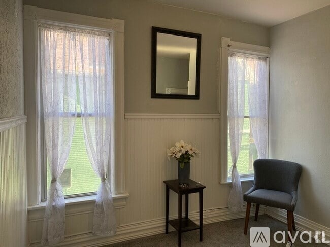 Building Photo - 119 W Maple Ave Unit Apt 4