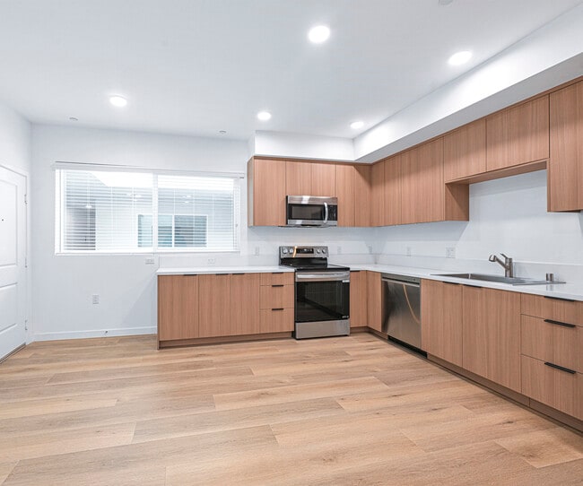 Photo - 14811 Erwin St