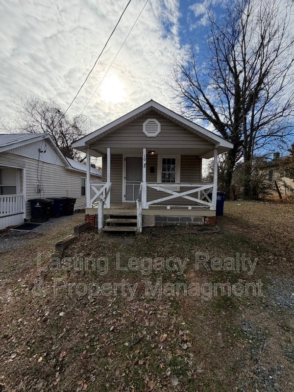 Building Photo - 1008 W 13th St
