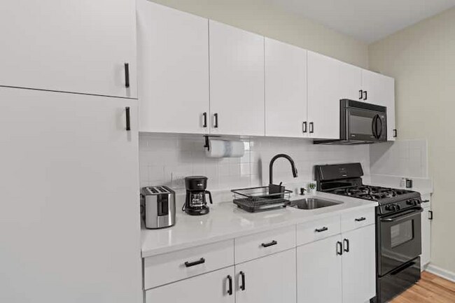 Photo - 1626 Union Turnpike