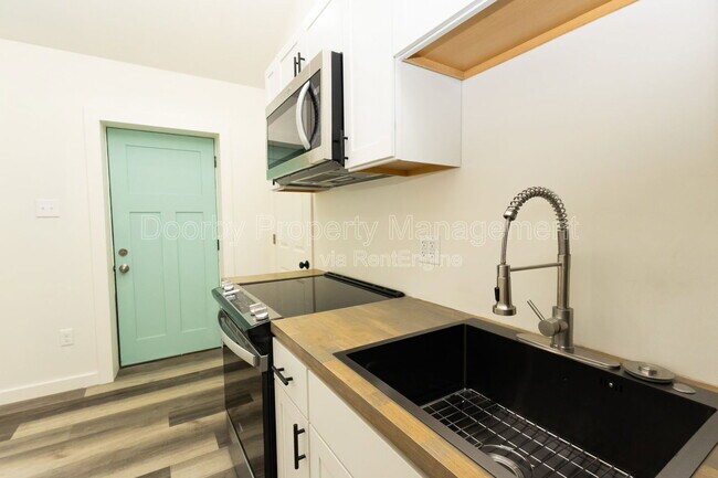 Building Photo - 5640 US-41