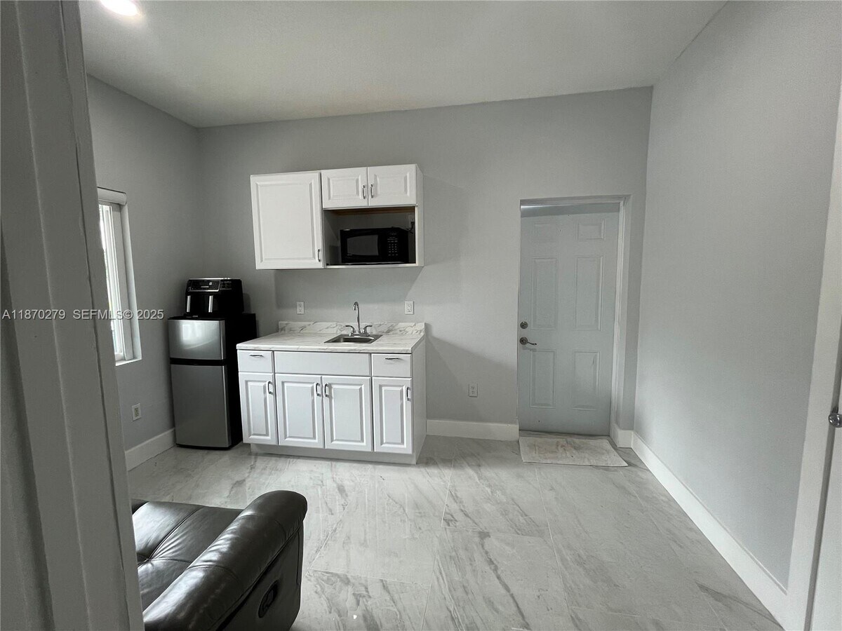 Photo - 6803 SW 158th Ave Unidad EFFIENCY