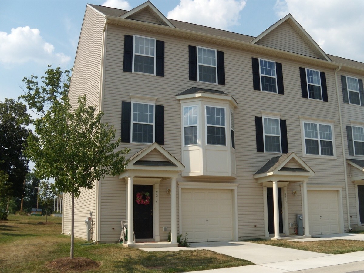 Oakland Place - Oakland Place Townhomes