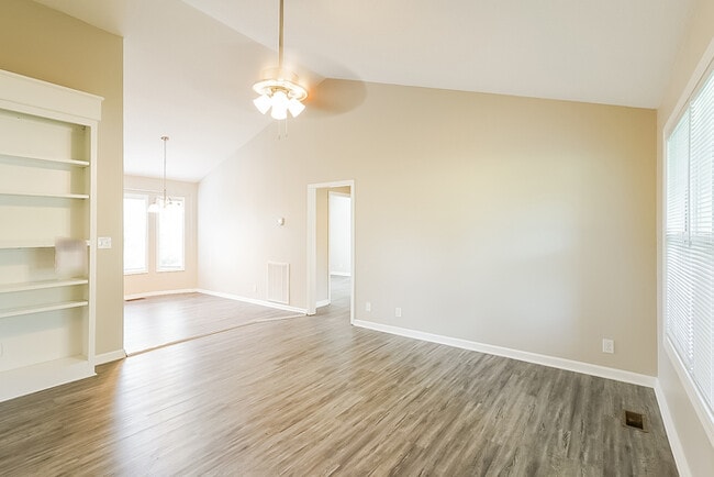 Photo - 1350 Chucker Dr