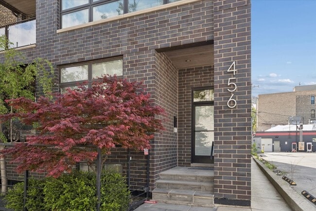 Photo - 456 N Carpenter St