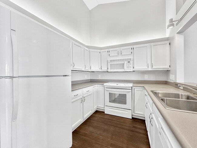 Photo - Beautiful 2 Beds 2 Baths Villa w/ Sunroom