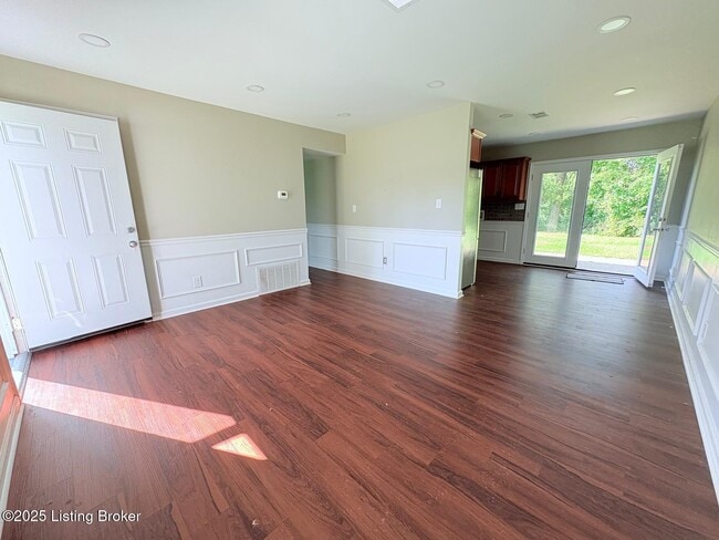 Photo - 10806 Milwaukee Way