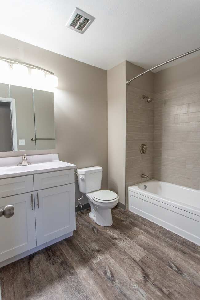 Photo - Oxford Court