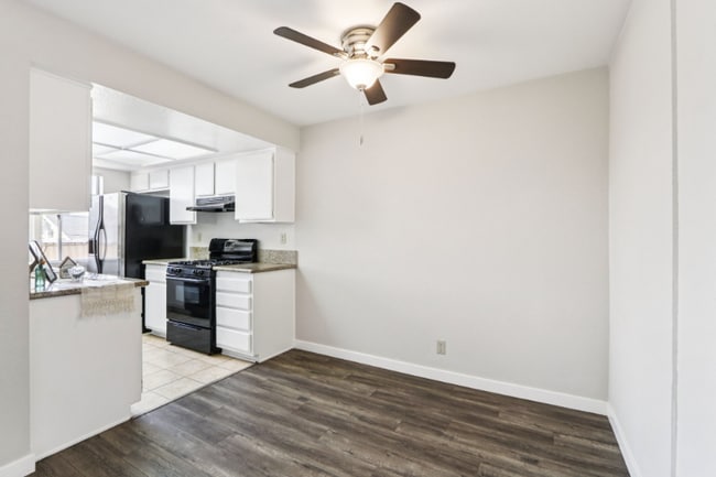 Photo - 700 E Cedar Ave Unidad 105