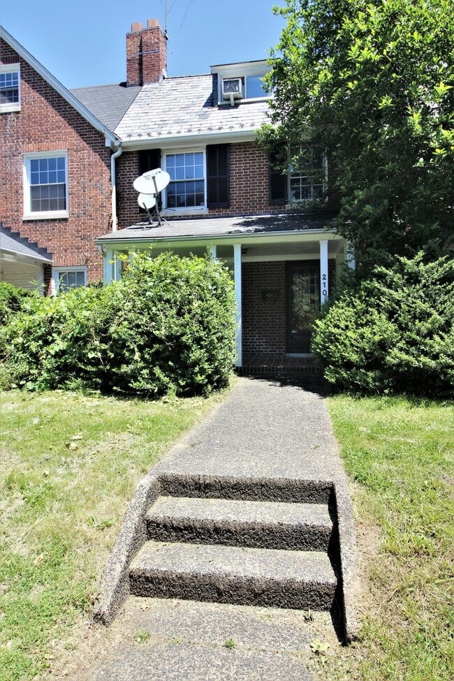 Building Photo - 2026/2027 Off-Campus JHU Spacious 5bd/2ba Rowhome OSP & W/D! Available 6/8