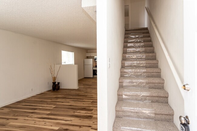 Photo - 6672 Provincial Dr Unidad 6672 Rental