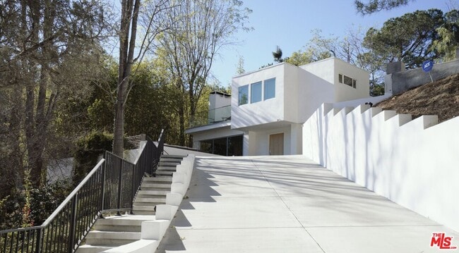2690 Zorada Dr