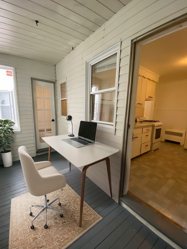 Photo - 98 Winthrop Shore Dr