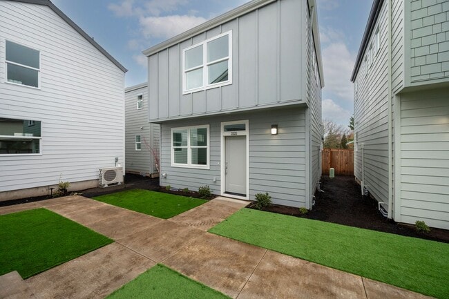 Building Photo - Move In Special Up to 3 Month's Free !!! N... Rental