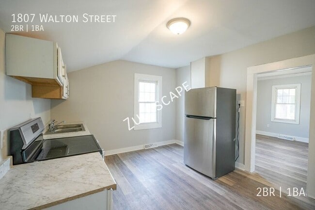 Photo - 1807 Walton St
