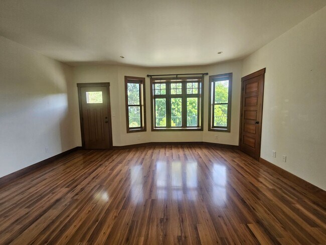233/235/237/239 S 2nd St W