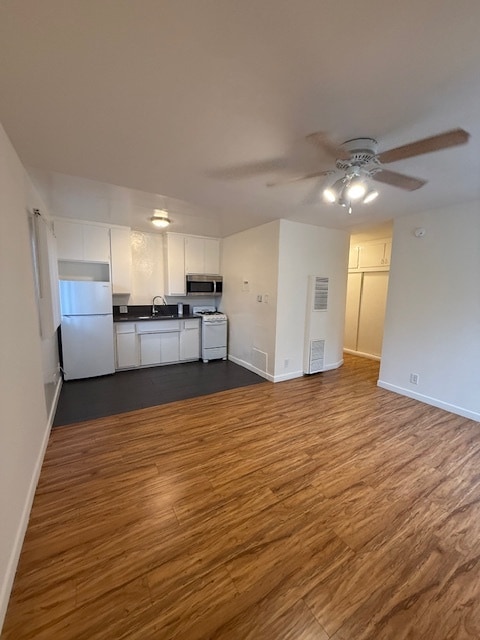 Photo - Westwood Plaza Apartments