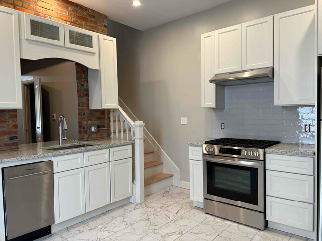 Building Photo - 35 E Lincoln St Rental