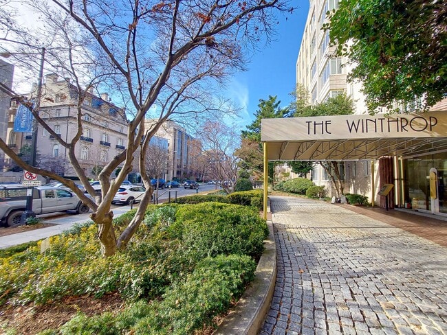 Building Photo - Furnished Studio Apt. in Dupont Circle. All Utilities Included...Available March 1s! Unit 211