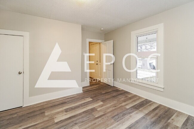 Photo - 836 E Devonshire St