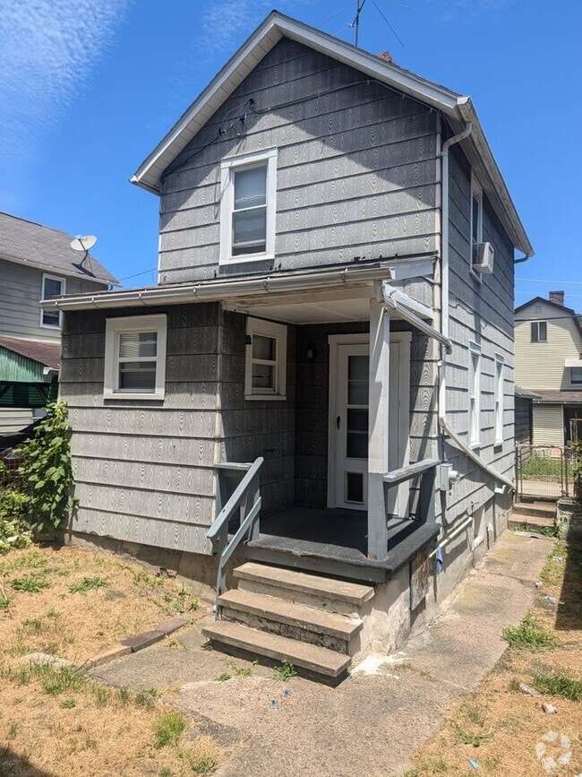 Building Photo - Fallowfield Ave Duplex Unit Rear Rental