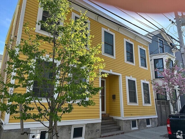 Building Photo - 46 Spring St Unit 2 Rental