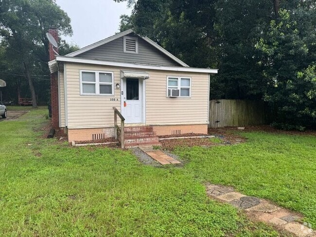 Building Photo - Downtown Pensacola - 2 bedroom, 1 bathroom Rental