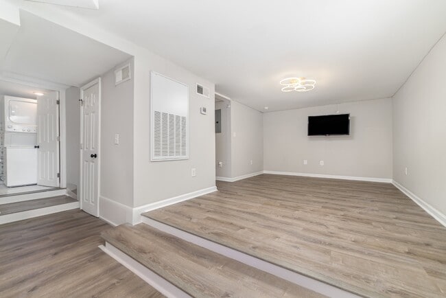 Photo - 6037 Ingleside Dr