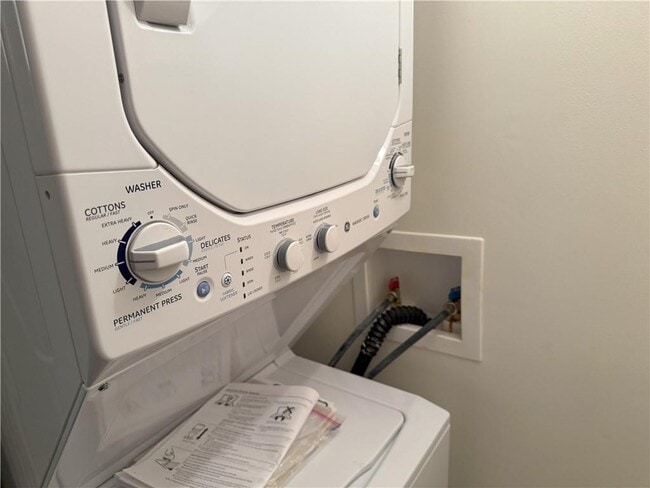 Photo - 475 Mount Vernon Hwy NE Unidad 223C