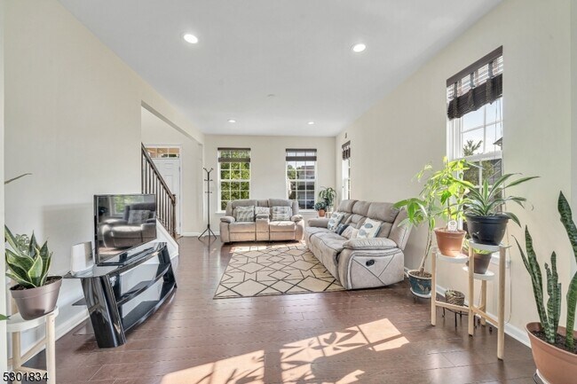 Photo - 8 Wellesley Ave