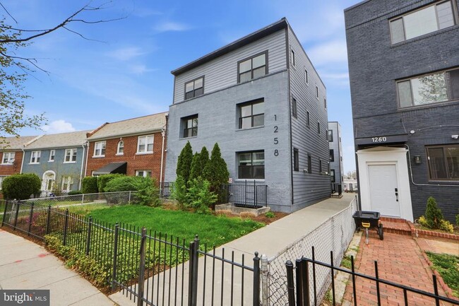 1258 Holbrook Terrace NE Unit 5